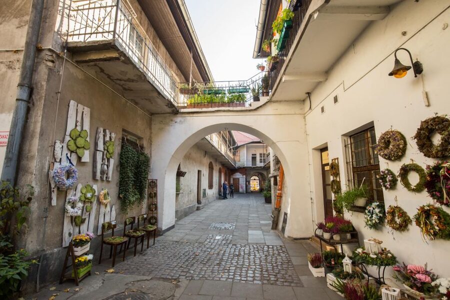 Kazimierz, Schindler's Factory & Ghetto Guided Tour - Key points to know before booking