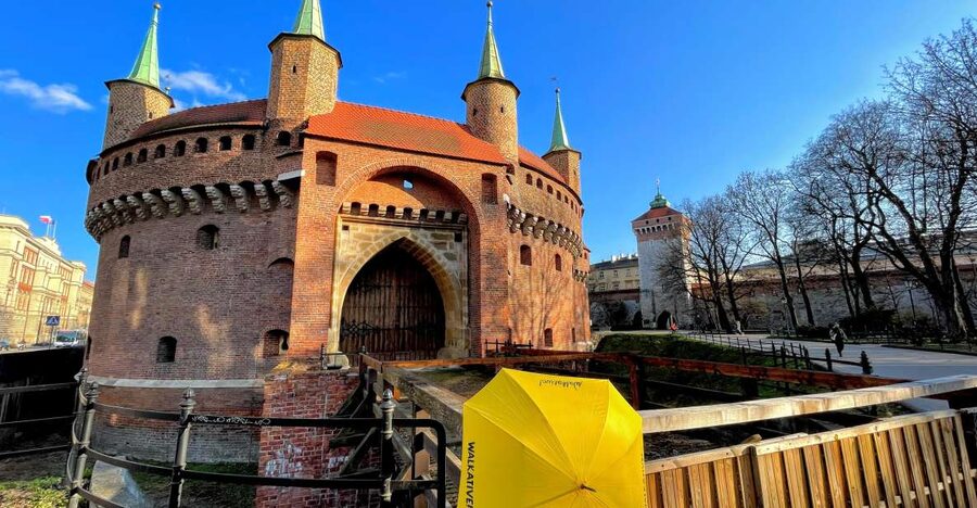 Krakauer old town tour - The Archbishopric Palace and the papal window