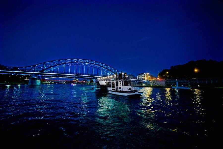 Krakow: 1-Hour Evening Vistula River Cruise - Dębniki and the Rudawa Junction