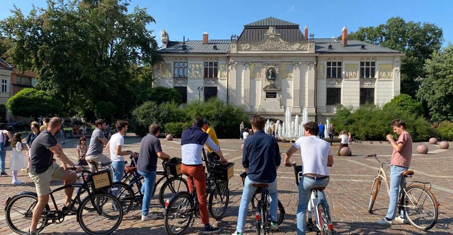 Krakow: 2h Kazimierz (Jewish Quarter) Bike Tour - Why a bike works well in Kazimierz