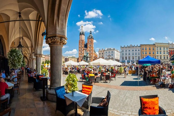 Krakow and Wieliczka Salt Mine Tour from Wroclaw - Local guides included - Krakow’s Main Square and royal center
