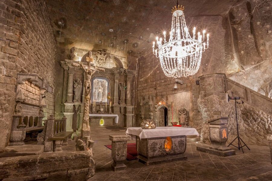 Krakow: Auschwitz and Wieliczka Salt Mine Combo Tour - Auschwitz I brings the history close