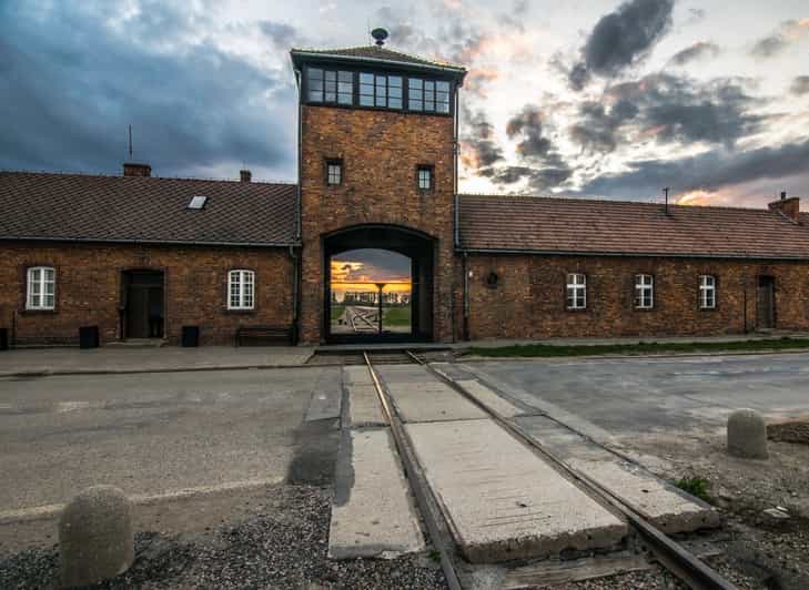 Krakow: Auschwitz-Birkenau Guided Tour with Pickup & Lunch - Five things to know before you book