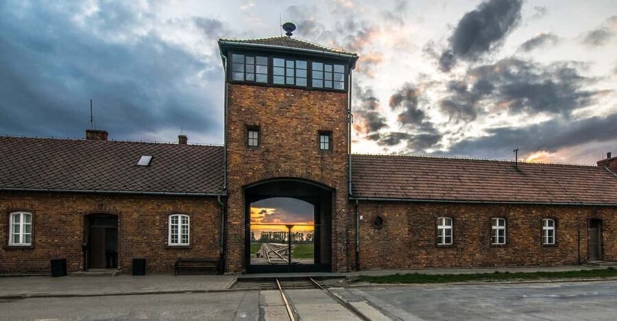 Krakow: Auschwitz-Birkenau Guided Tour with Pickup & Lunch - Why this Krakow to Auschwitz tour works