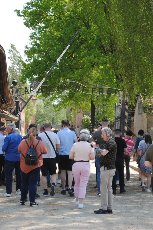 Krakow: Auschwitz-Birkenau Guided Tour with Pickup & Lunch - The 90-minute coach ride west