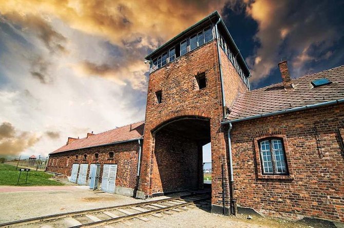 Krakow: Auschwitz-Birkenau Guided Tour with Ticket and Transfer - The return to Krakow