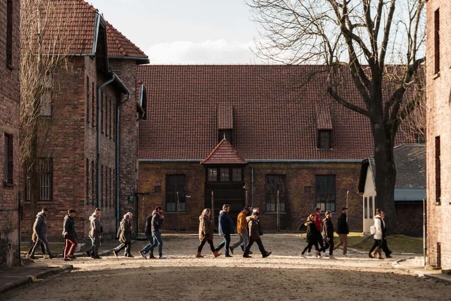 Krakow: Auschwitz-Birkenau Guided Tour with Transportation - The guides make the difference
