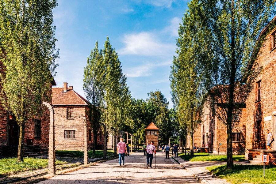 Krakow: Auschwitz-Birkenau Live Guided Tour & Hotel Pickup - Timing, food, and the real length of the day