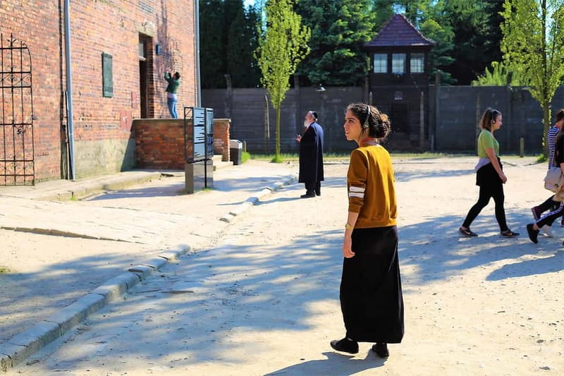 Krakow: Auschwitz-Birkenau Private Guided Tour - The transfer and break between the two sites