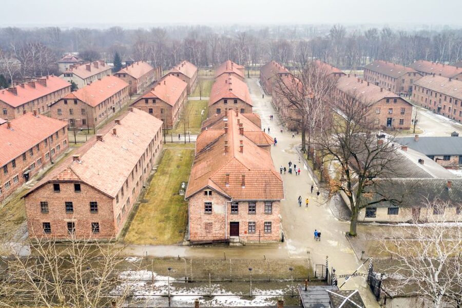 Krakow: Auschwitz Guided Tour with Pickup and Optional Lunch - Auschwitz I: barracks, exhibits, and the Arbeit Macht Frei gate
