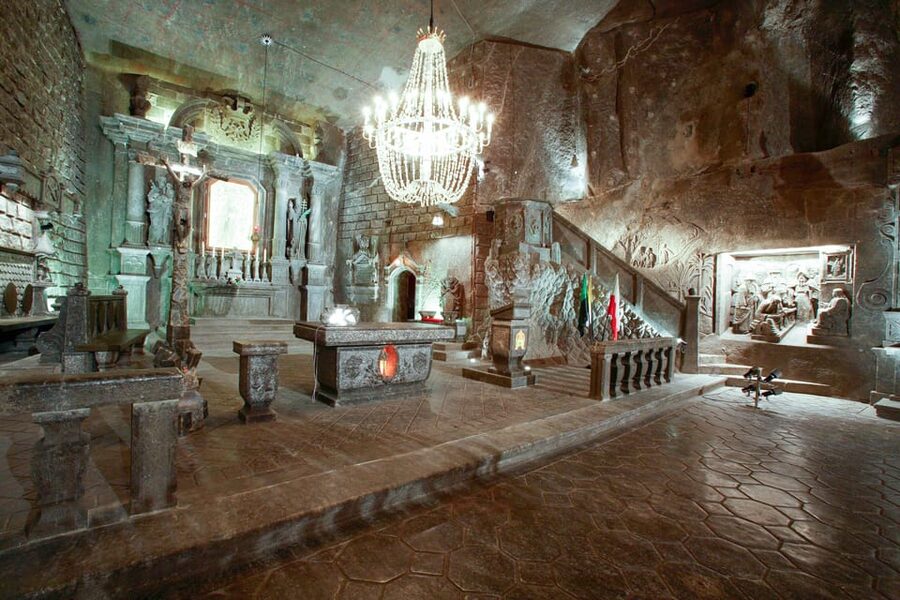 Krakow: Auschwitz & Wieliczka Salt Mine Guided Day Tour - Why combine Auschwitz and Wieliczka in one day?