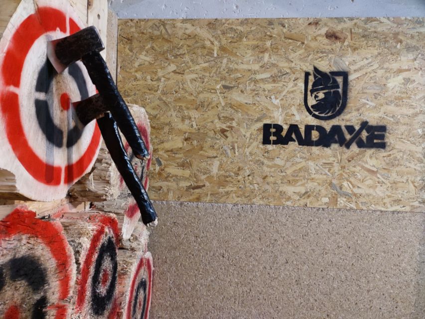Krakow: Axe Throwing Fun - Heat, clothing, and physical comfort