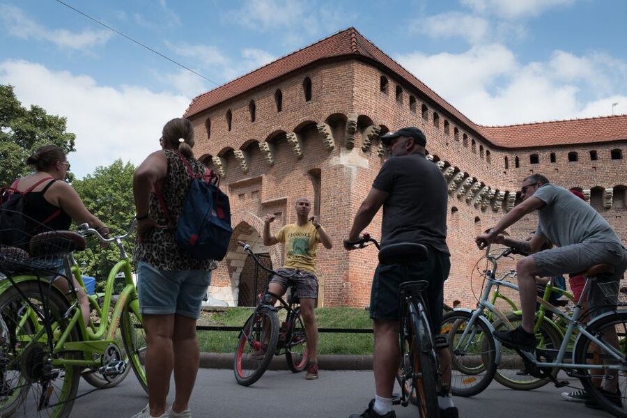 Krakow: Bike Tour of Old Town, Jewish Quarter and the Ghetto - Along the Vistula to Wawel Castle