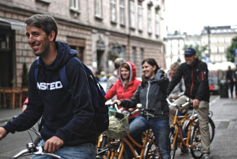 Krakow: Bike Tour of the Old Town, Kazimierz, and the Ghetto - Wawel Castle and the river route