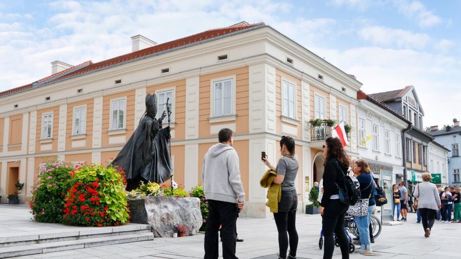 Krakow: Black Madonna of Częstochowa & Home of John Paul II - The road to Częstochowa