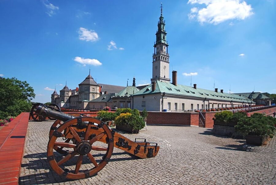 Krakow: Black Madonna Sanctuary of Czestochowa - Guided Tour - Museum rooms, defensive walls, and the tower view