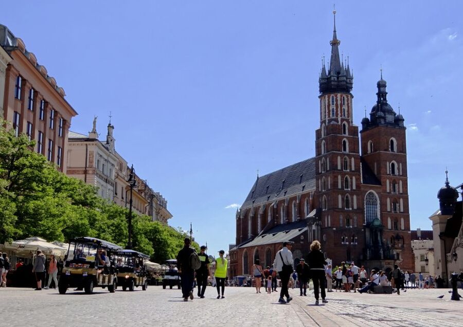 Krakow: City Tour by Electric Golf Cart - Comfort in winter and summer