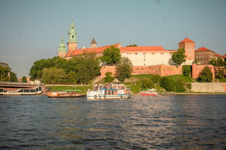Krakow: Early Bird Vistula River Sightseeing Cruise - Wawel Castle and Wawel Hill from the river
