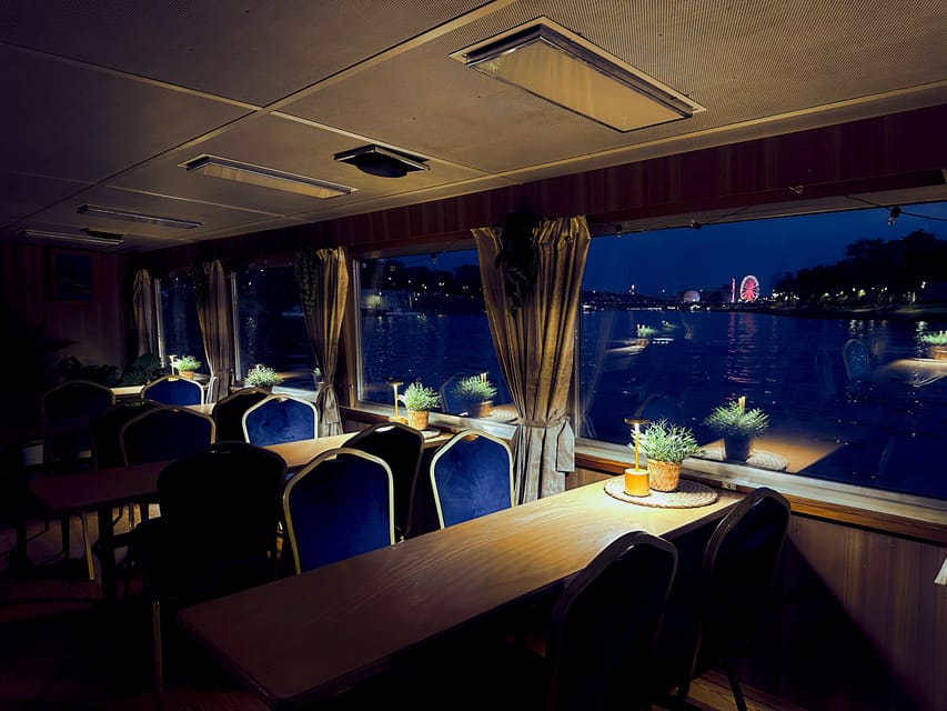 Kraków: Evening or Night River Cruise - The bar, music, and onboard mood