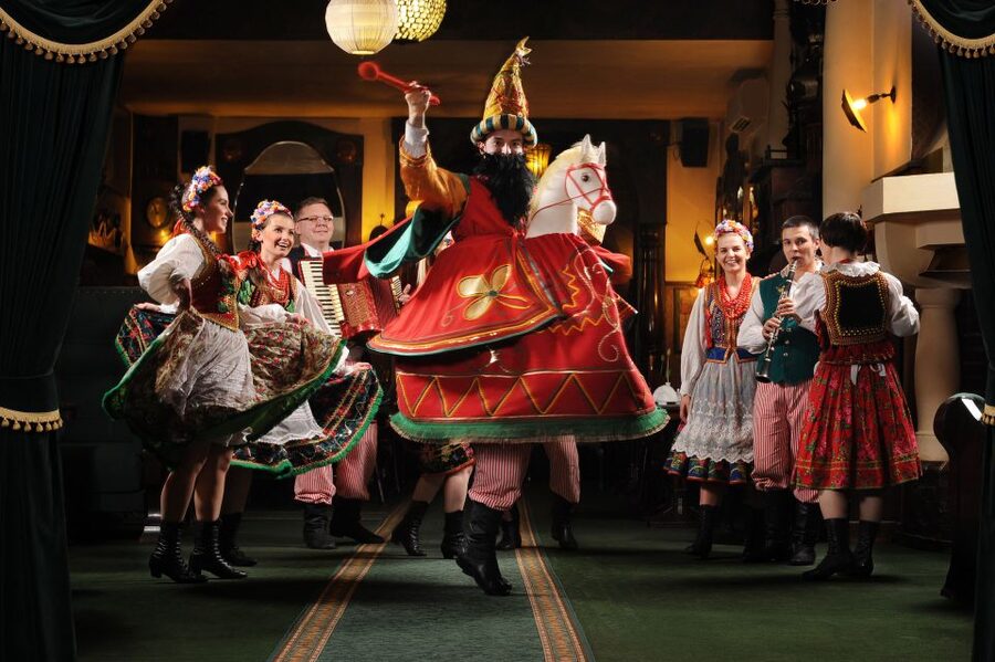 Krakow: Folk Show & 3-Course Dinner at Jama Michalika Café - Practical tips for a better evening