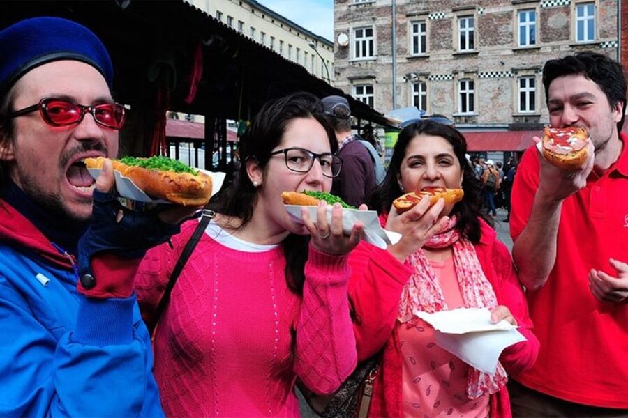 Krakow Food Tour: Polish Flavours & Local Stories - The first tastes: oscypek and obwarzanek