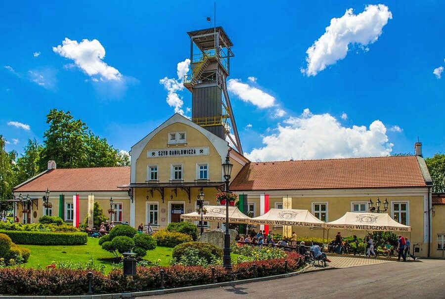 Krakow: Full-Day Auschwitz-Birkenau & Salt Mine Guided Tour - Wieliczka Salt Mine and its 800 steps