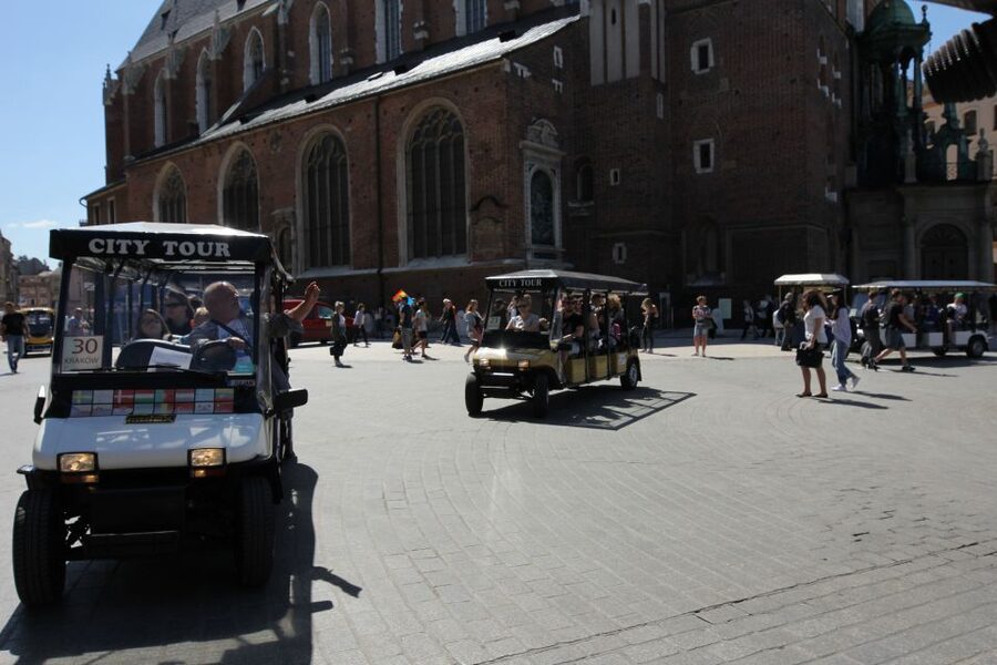 Krakow: Full Tour Regular 1.5h guided city tour by E-Cart - Schindler’s Factory adds a modern historical stop