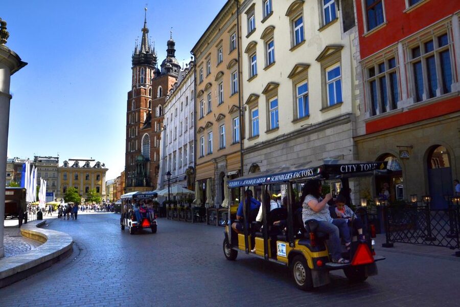 Krakow: Full Tour Regular 1.5h guided city tour by E-Cart - The 28-language audio guide