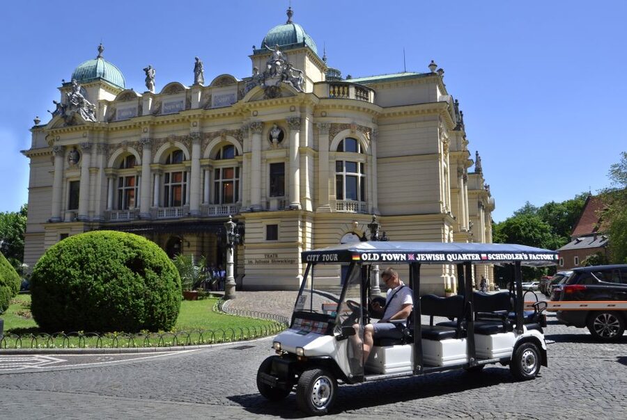 Krakow: Full Tour Regular 1.5h guided city tour by E-Cart - Rain, warmth, and comfort
