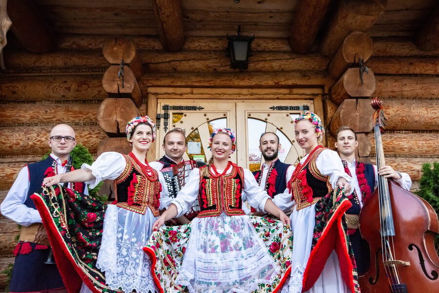 Krakow: Full Traditional Polish Dinner & Folk Show - Practical tips for a smoother evening