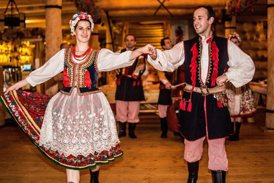 Krakow: Full Traditional Polish Dinner & Folk Show - The Polish food spread, from sour soup to apple pie