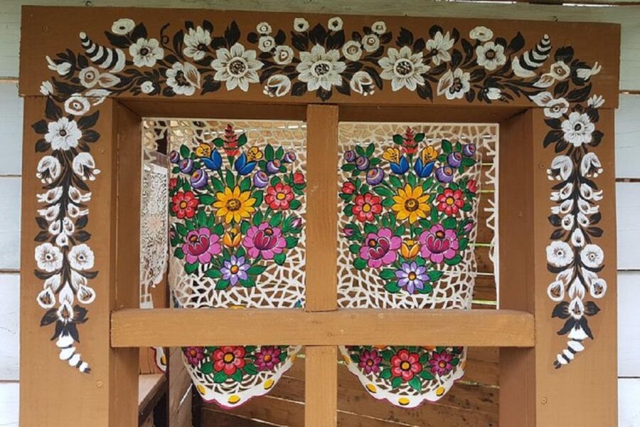 Krakow: Guided Day Tour of Zalipie Village & Museum Entry - Handmade souvenirs and the local connection