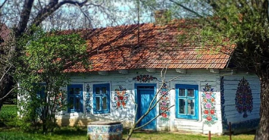 Krakow: Guided Day Tour of Zalipie Village & Museum Entry - Hotel pickup and the eight-hour schedule