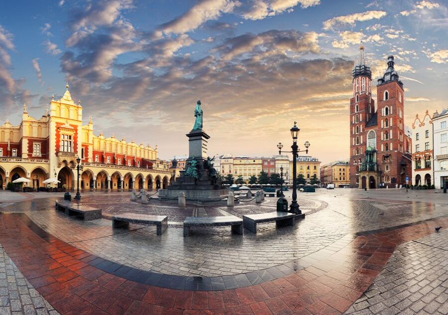 Krakow: Guided Old Town Tour - Old Town streets and Europe’s great medieval square