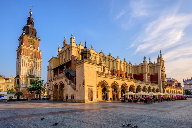 Krakow: Guided Sightseeing Tour by golf cart/buggy - Why the covered cart matters