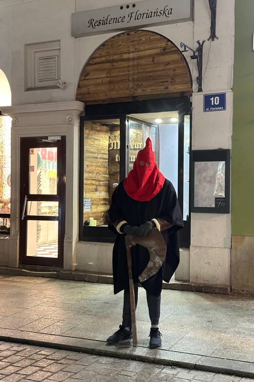Kraków: Guided Tour of the Torture Museum - The guillotine and the move into modern times