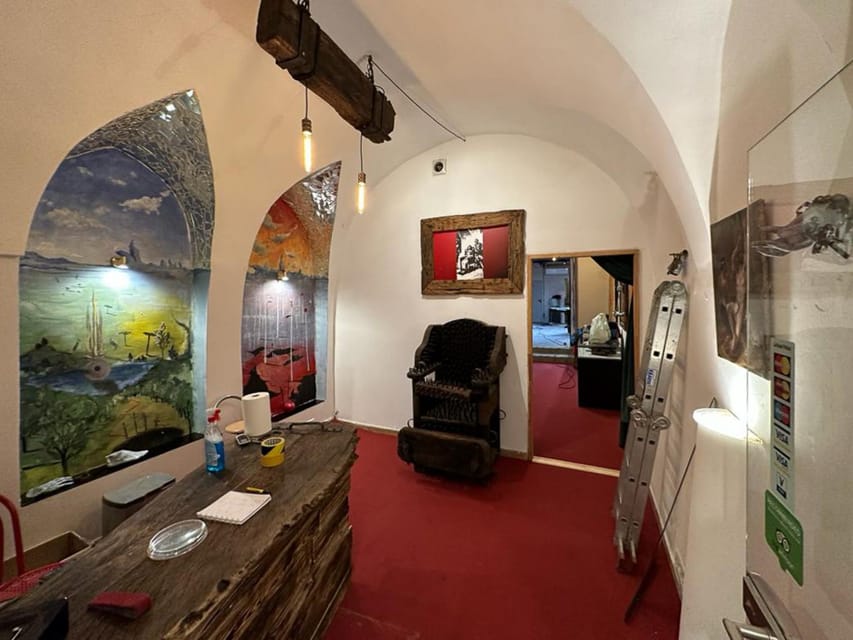 Kraków: Guided Tour of the Torture Museum - One hour, 10 people, and a clear format