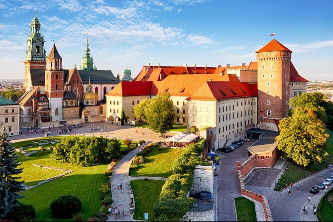 Krakow Guided Tour to Iconic Polish Royal Residence Wawel Castle - Finding the meeting point on Kanonicza Street