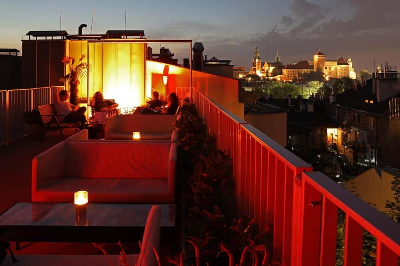 Krakow: Hidden Rooftop Bar Reservation with 1 Cocktail - Finding the Gold Plaque Entrance