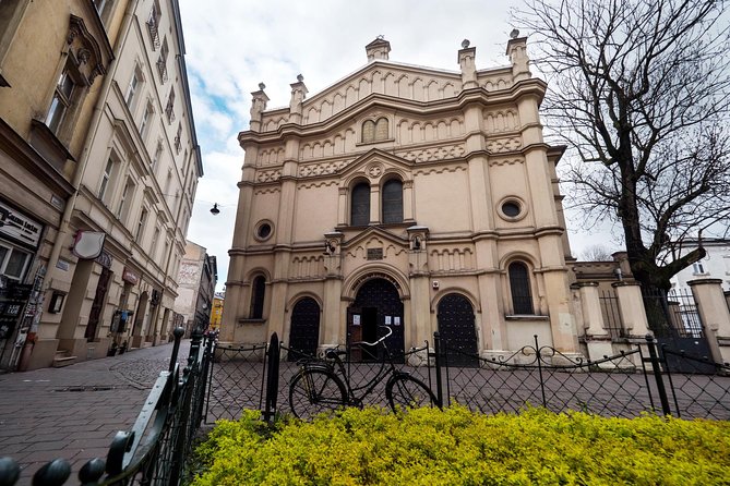 Krakow Jewish District Private Tour. Kazimierz and Jewish Ghetto - Mrs. Dresner’s courtyard and the Schindler’s List connection