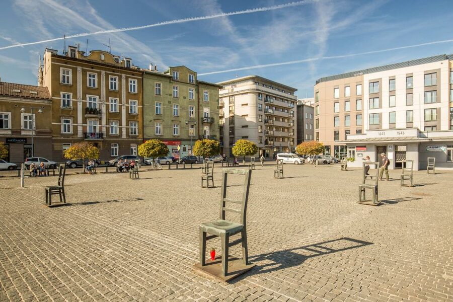 Krakow: Jewish Ghetto Walking Tour - Reading the remaining ghetto wall