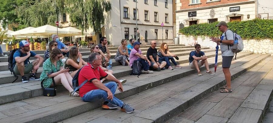 Krakow: Jewish Quarter and Former Ghetto Tour - Synagogues, lanes, and the details you could miss