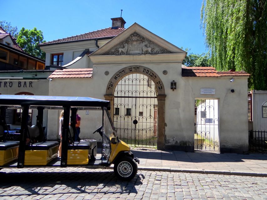Krakow: Jewish Quarter and Former Ghetto Tour by Golf Cart - The synagogue complex and what the audio guide adds
