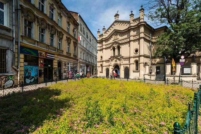 Krakow: Jewish Quarter Guided Walking Tour - Szeroka Street and the former Jewish district