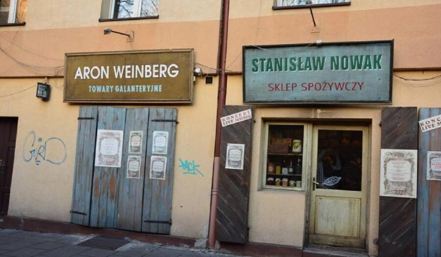 Krakow: Kazimierz Jewish District Private Guided Tour - Seven synagogues, each with a different role