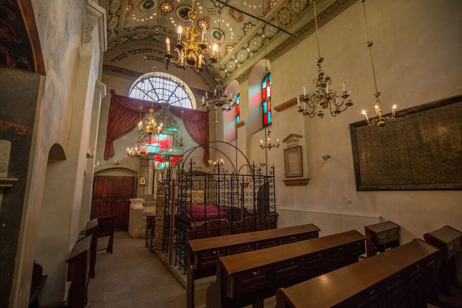 Krakow: Kazimierz Jewish Quarter Guided Walking Tour - Meeting at the Old Synagogue
