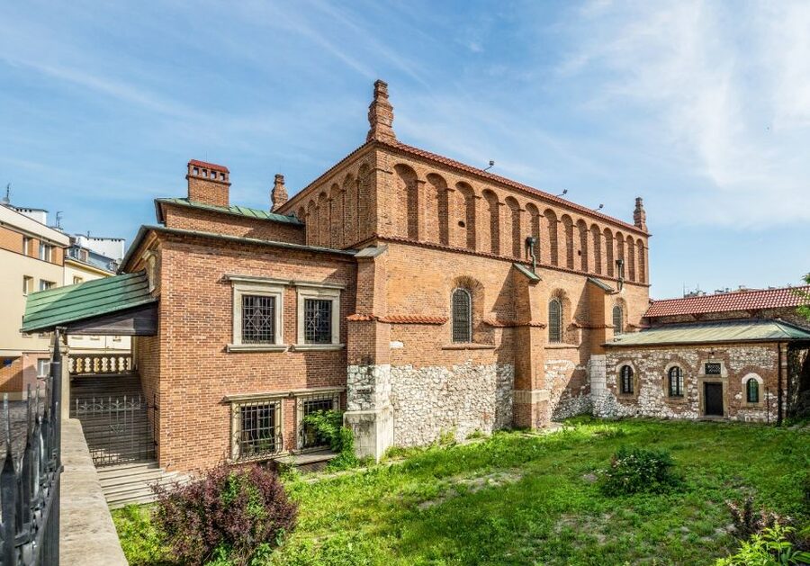 Krakow: Kazimierz Jewish Quarter Guided Walking Tour - Finding seven synagogues and one cemetery