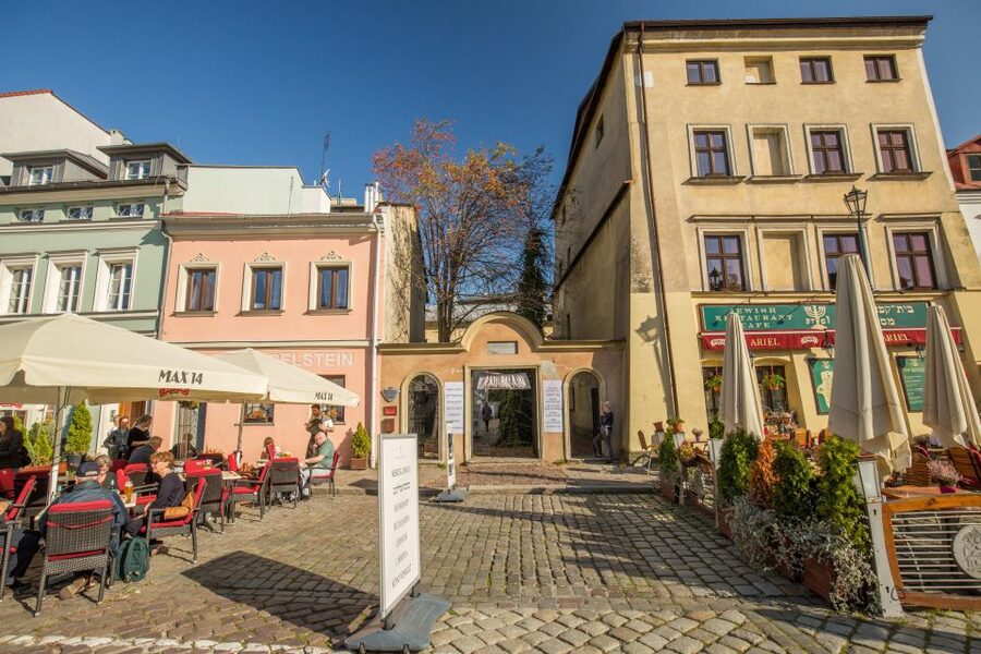 Krakow: Kazimierz Jewish Quarter Walking Tour - Remuh Synagogue and Cemetery