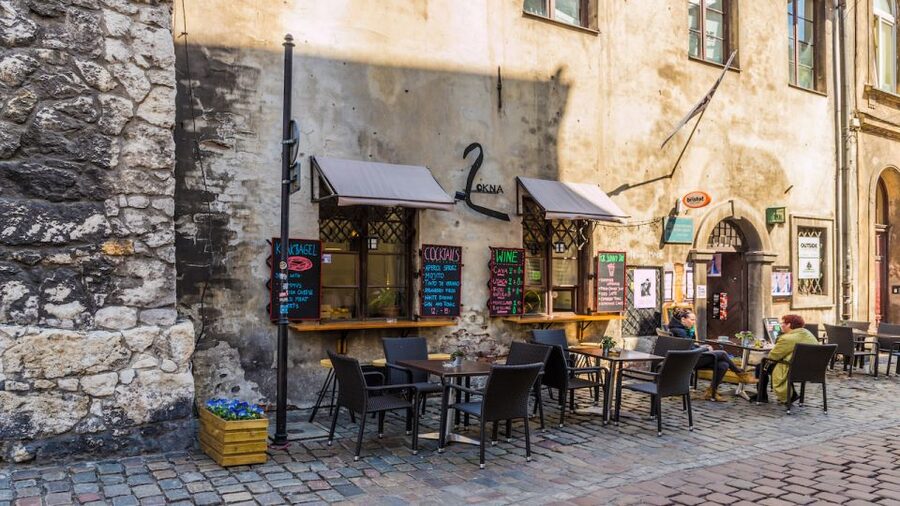 Krakow: Kazimierz Jewish Quarter Walking Tour - Plac Nowy: from old community center to lively square