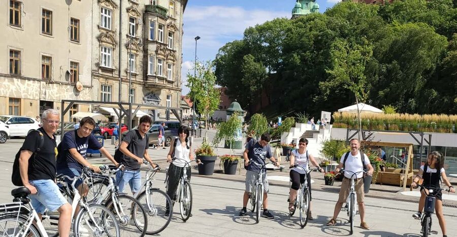 Krakow: Multilingual Tour On Electric Bikes - Who should book this ride?
